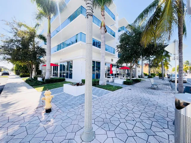 $3,100 | 1 South Palmway, Unit 202, Lake Worth Beach, FL 33460