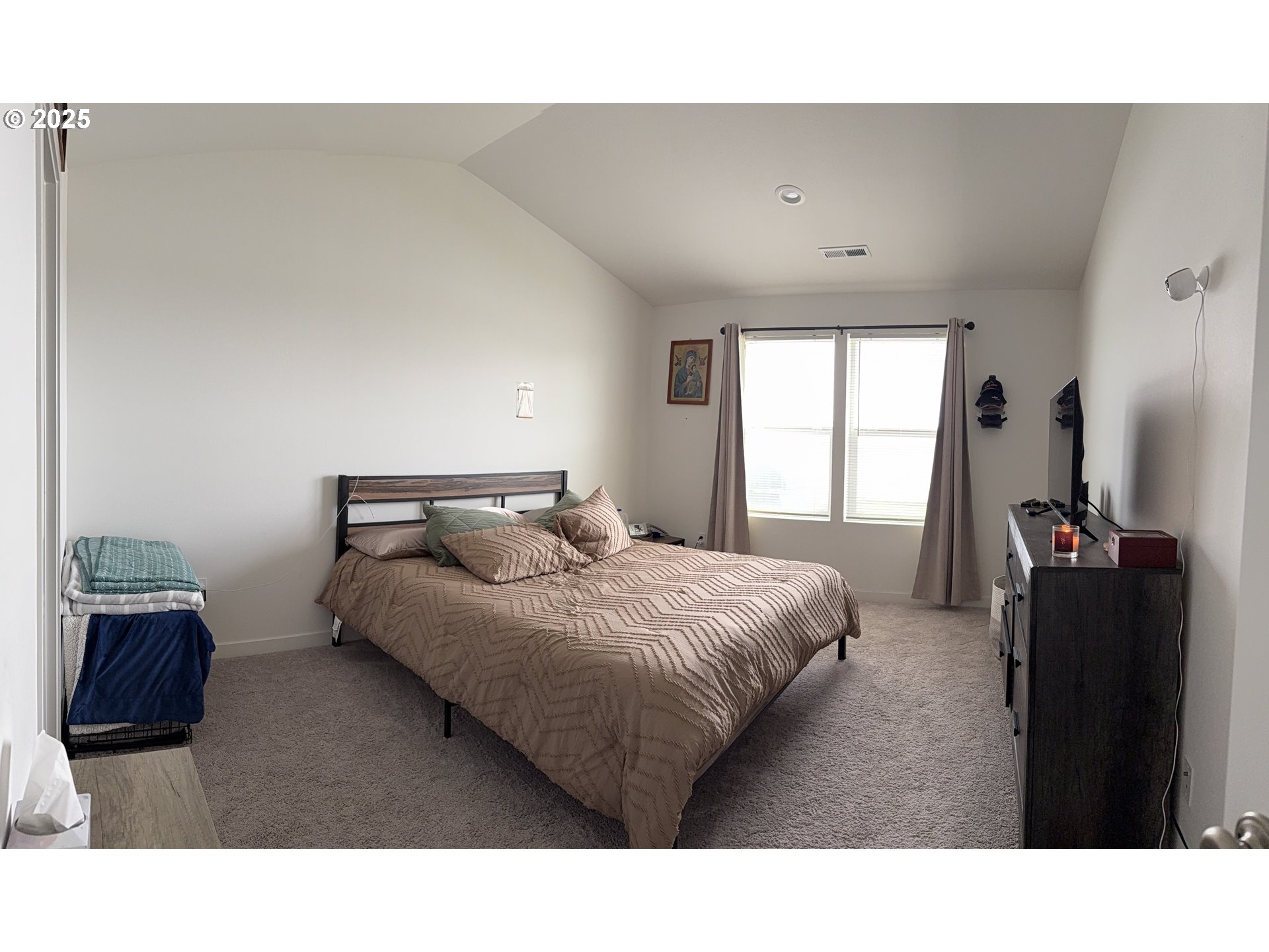 213 River Ridge Drive Boardman, OR 97818 - Photo 11 of 17 a bedroom with a bed and a window