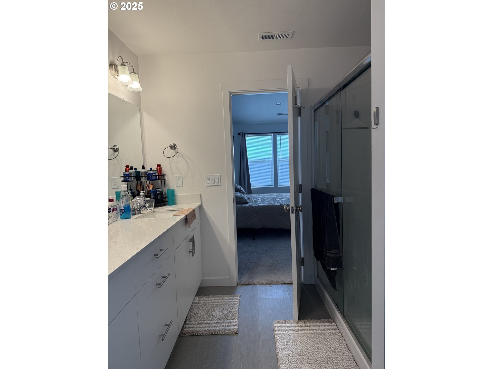 213 River Ridge Drive Boardman, OR 97818 - Photo 13 of 17 a en suite bathroom with a sink and mirror