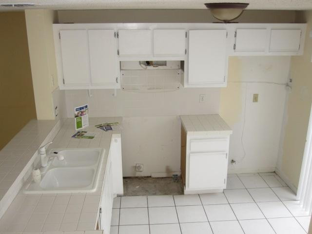 127 Southwest 3rd Street, Unit 127 Pompano Beach, FL 33060 - Photo 13 of 19 Kitchen