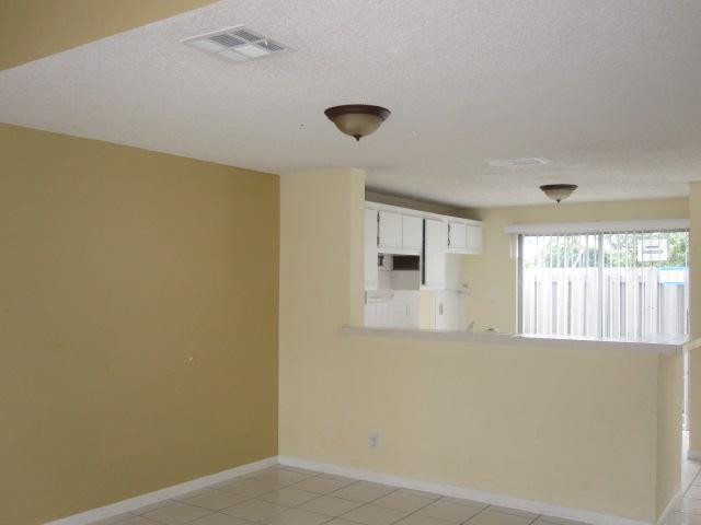 127 Southwest 3rd Street, Unit 127 Pompano Beach, FL 33060 - Photo 9 of 19 Dining Room
