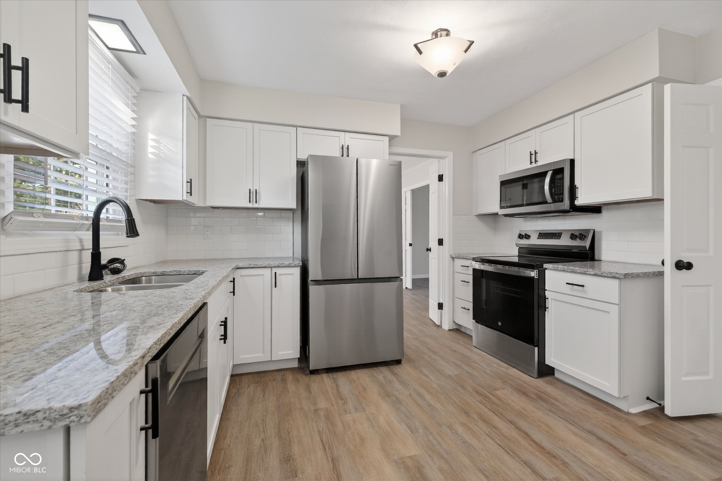 12112 Roxbury Place Carmel, IN 46033 - Photo 11 of 47