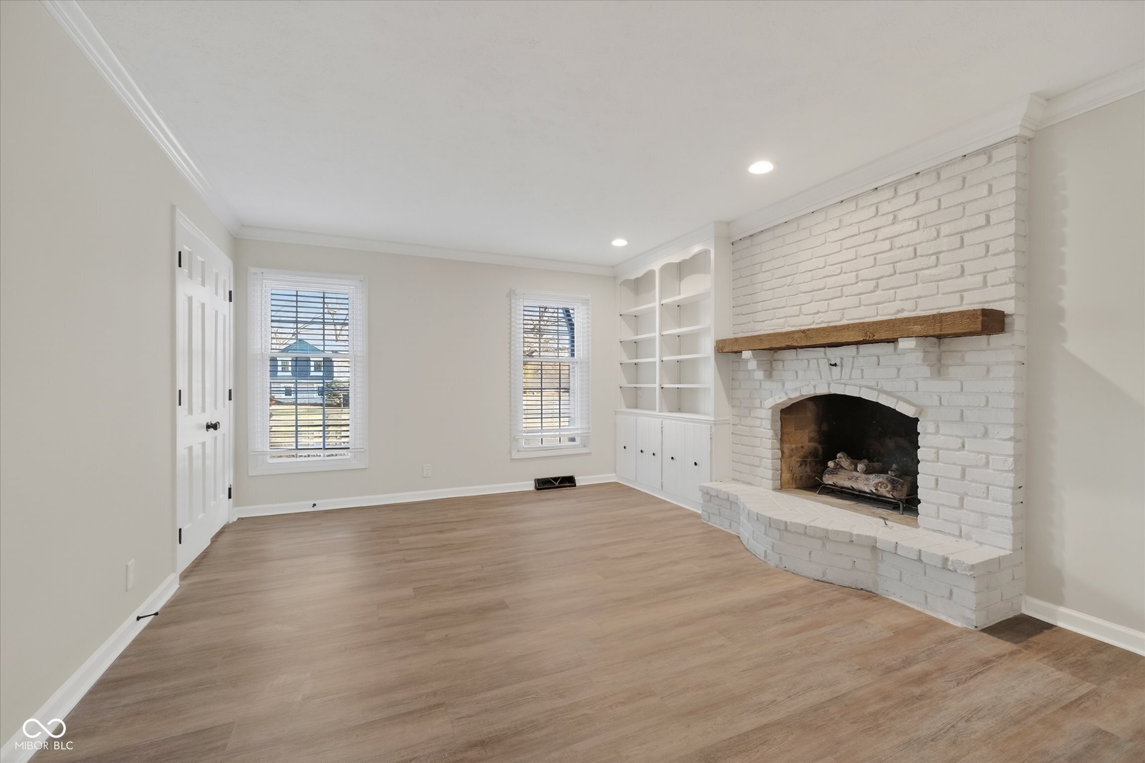 12112 Roxbury Place Carmel, IN 46033 - Photo 4 of 47