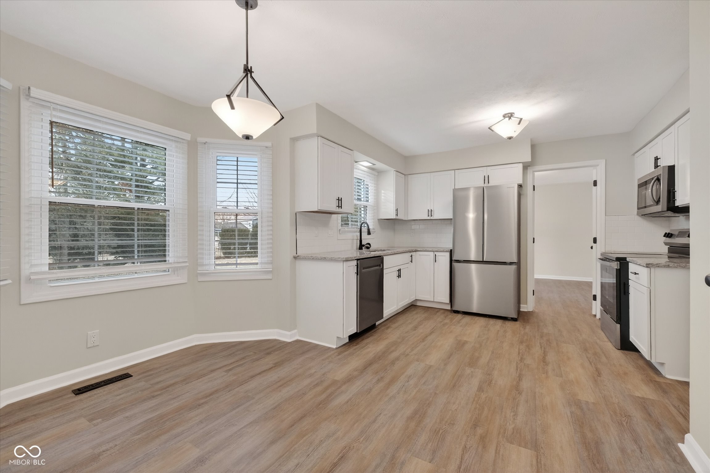 12112 Roxbury Place Carmel, IN 46033 - Photo 8 of 47