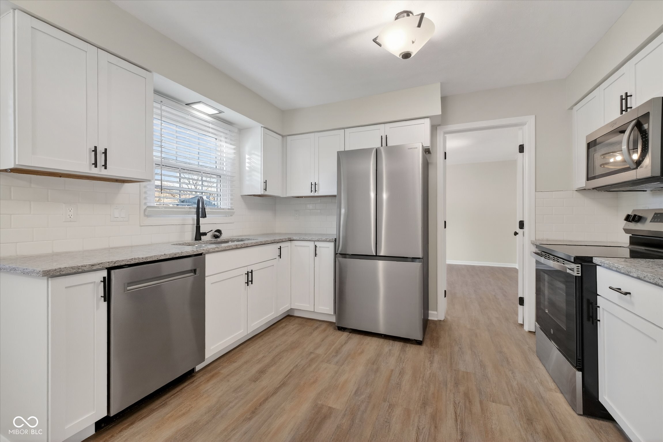 12112 Roxbury Place Carmel, IN 46033 - Photo 10 of 47