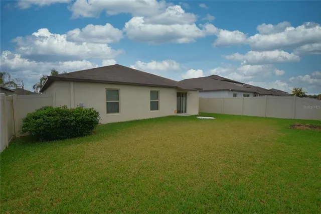 a view of a house with backyard and garden