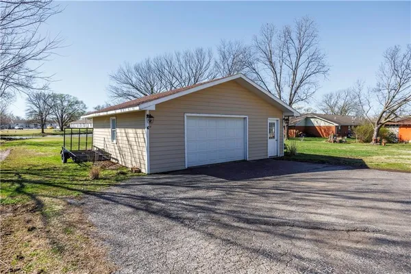 $212,000 | 1713 West Main Street, Chanute, KS 66720