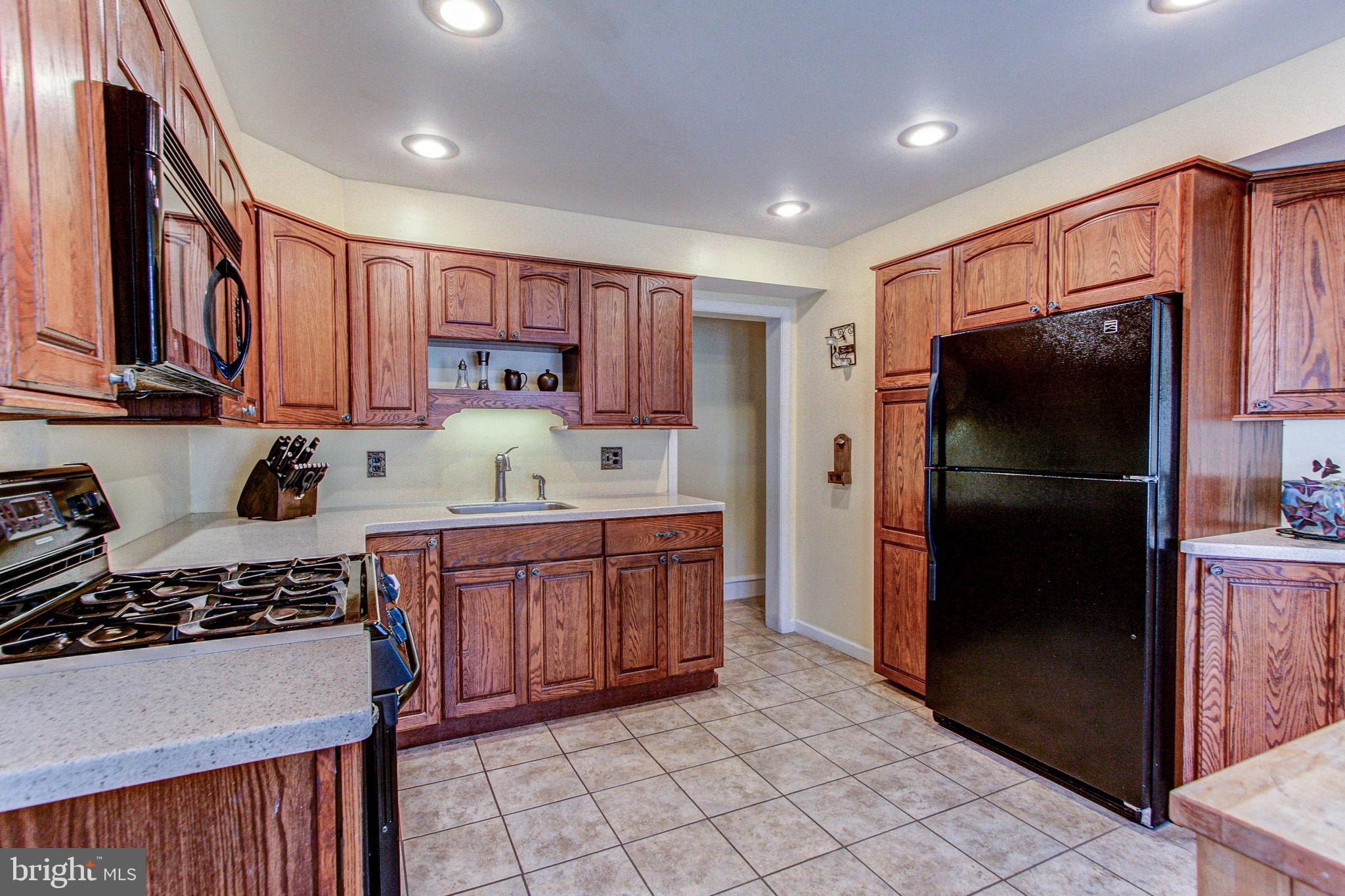 12 Barrett Road Willow Grove, PA 19090 - Photo 17 of 30 Kitchen