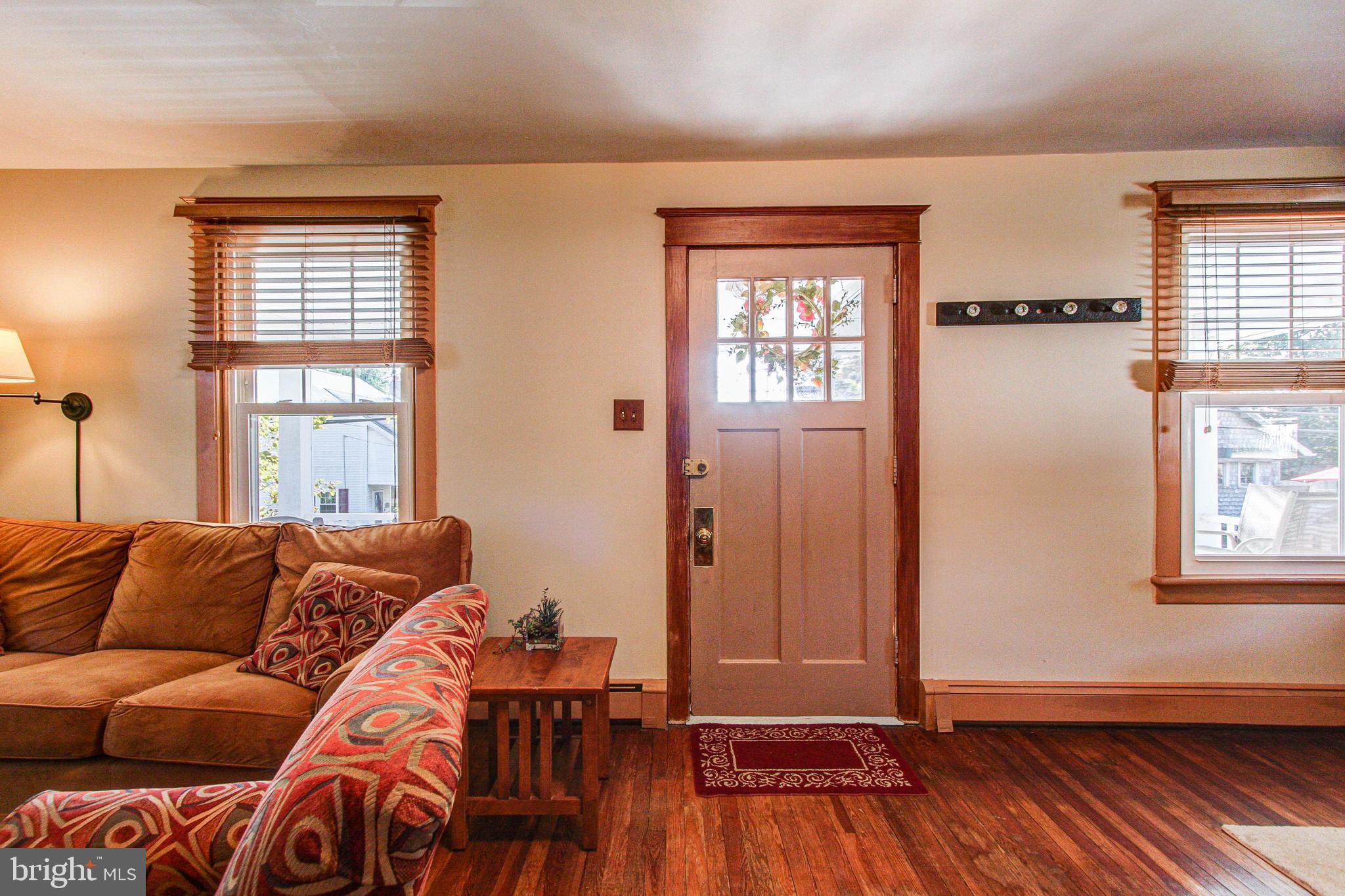 12 Barrett Road Willow Grove, PA 19090 - Photo 4 of 30 Living Area/Front Door