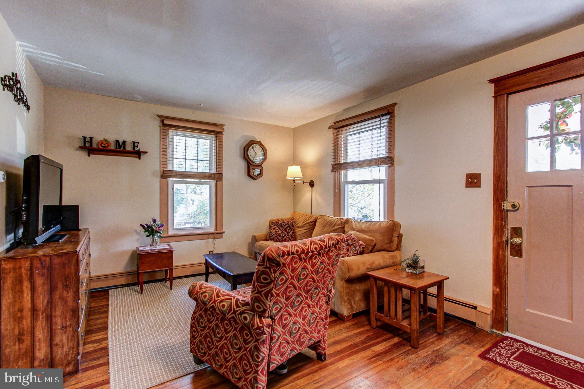 12 Barrett Road Willow Grove, PA 19090 - Photo 7 of 30 Living room