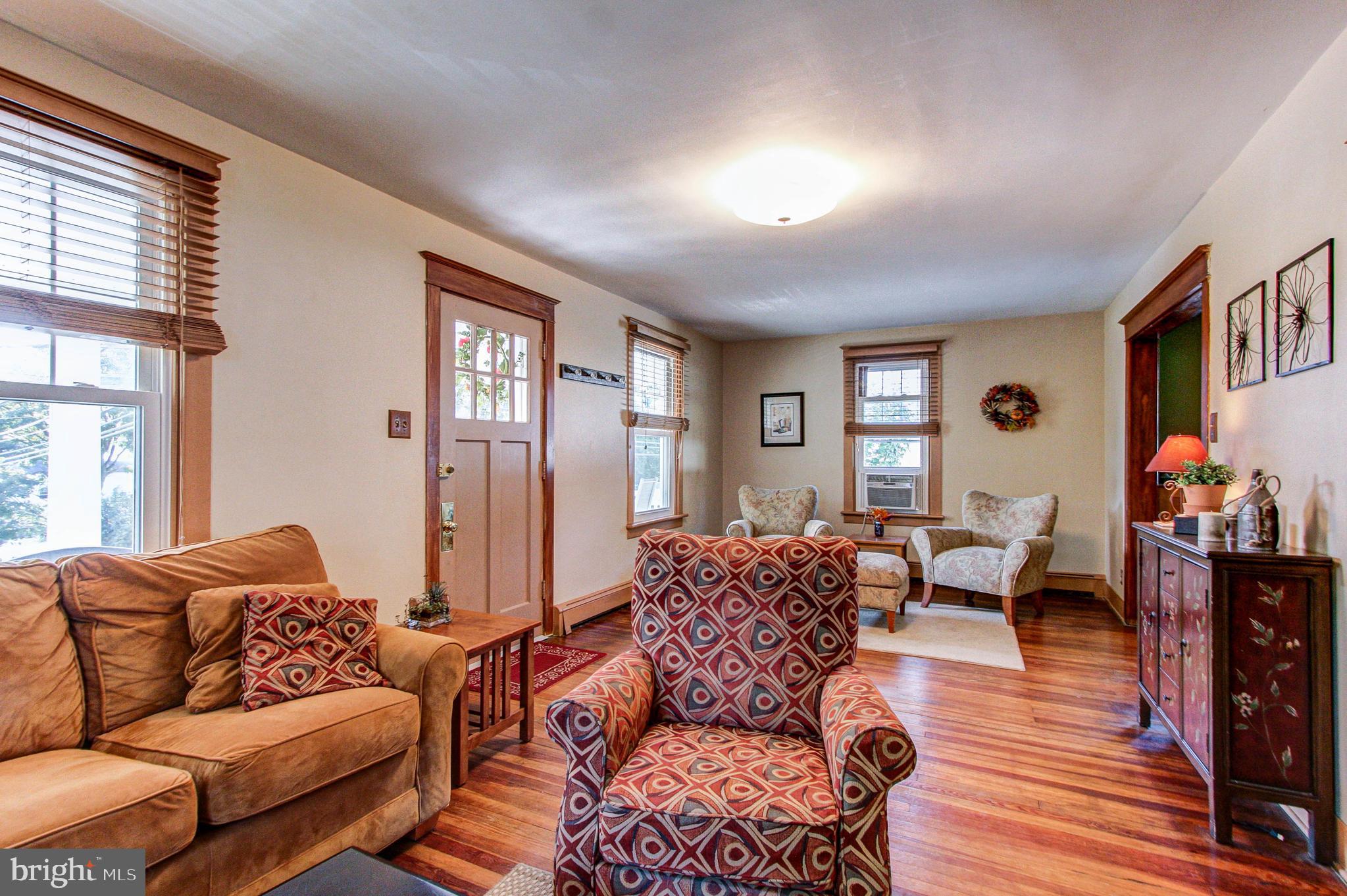 12 Barrett Road Willow Grove, PA 19090 - Photo 9 of 30 Living Room