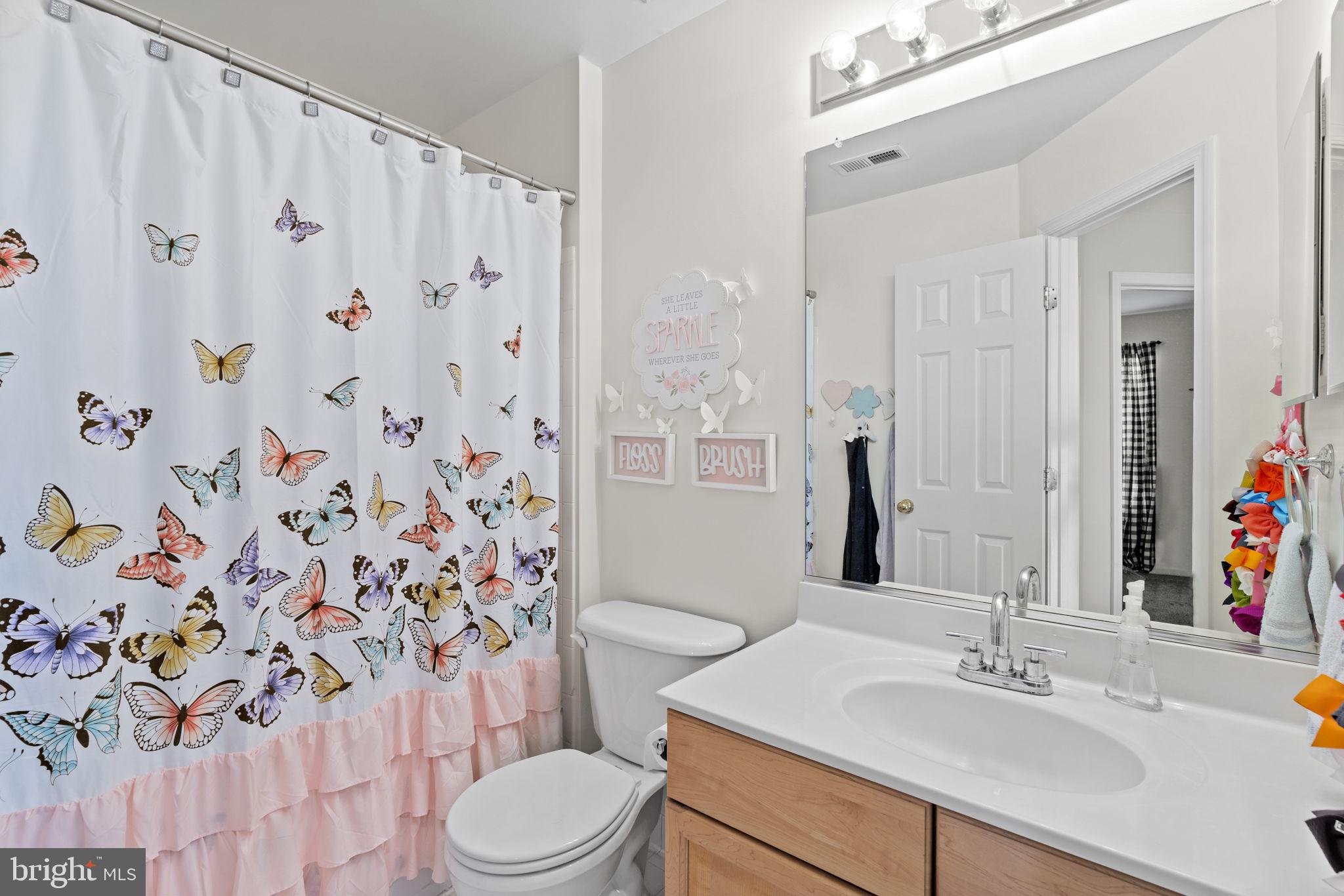 9068 Two Bays Road Lorton, VA 22079 - Photo 34 of 39 Upper level hall bath