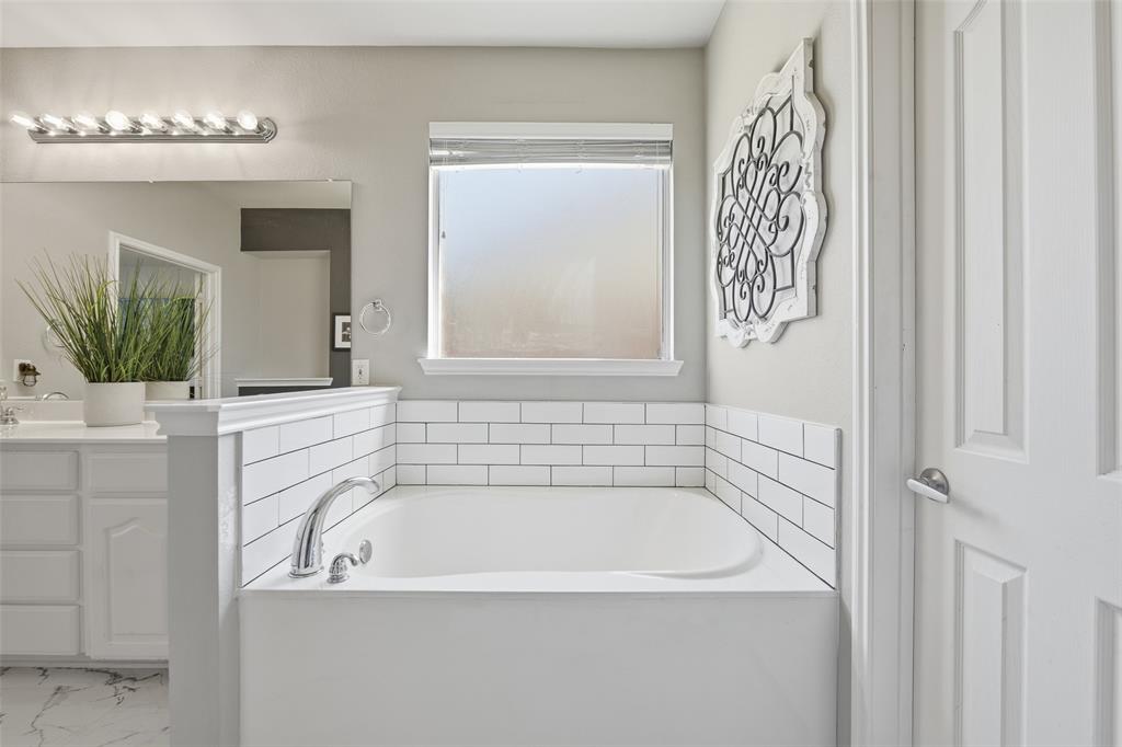 10884 Hawks Landing Road Fort Worth, TX 76052 - Photo 16 of 33