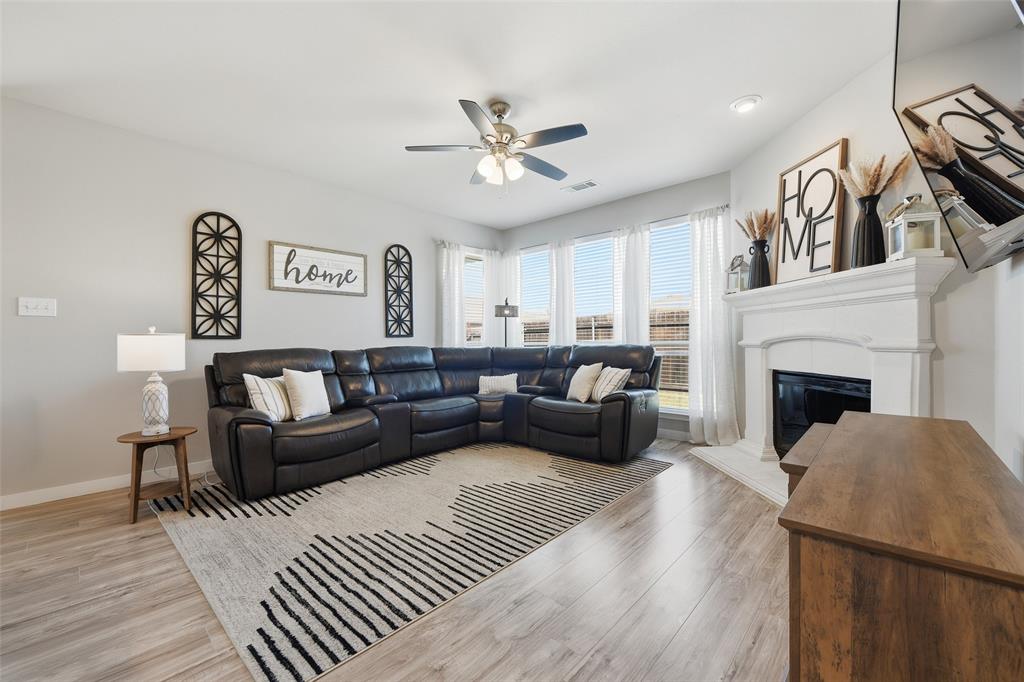 10884 Hawks Landing Road Fort Worth, TX 76052 - Photo 5 of 33