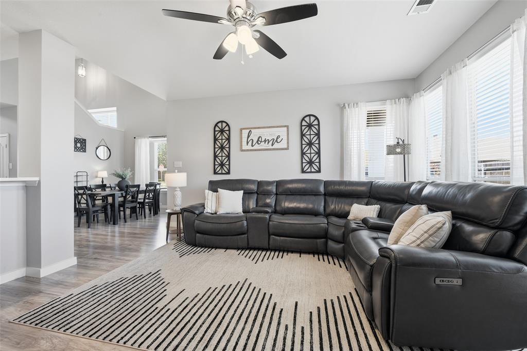 10884 Hawks Landing Road Fort Worth, TX 76052 - Photo 6 of 33