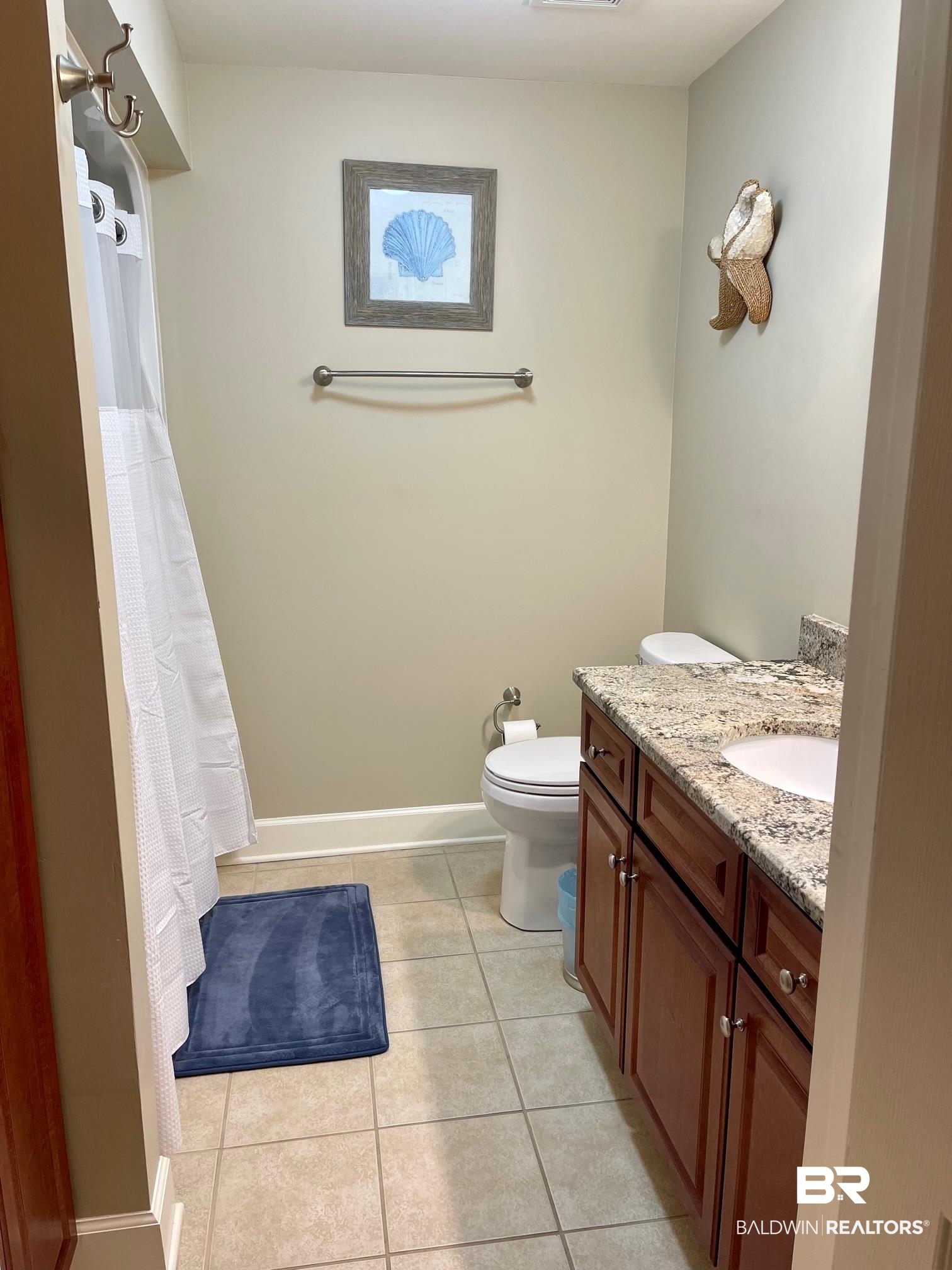 27582 Canal Road, Unit 2209 Orange Beach, AL 36561 - Photo 18 of 34 Both guest baths are shower-over-tub combos