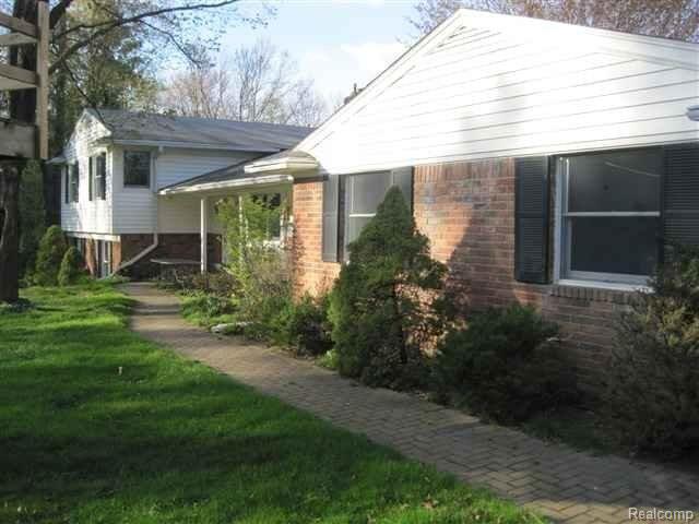 5801 Cobb Creek Road Rochester, MI 48306 - Photo 14 of 22 14.JPG