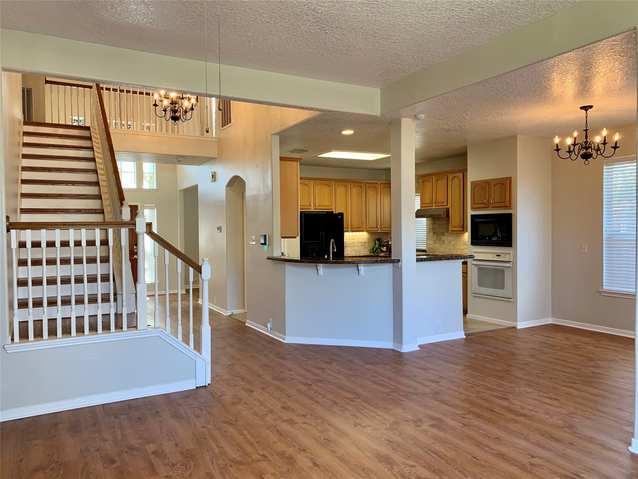 11218 Timbertree Lane Houston, TX 77070 - Photo 11 of 39 Family Room is open to the kitchen!