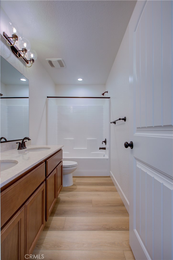 5046 Palisade Avenue Merced, CA 95348 - Photo 29 of 43 Upstairs Hall Bathroom 1