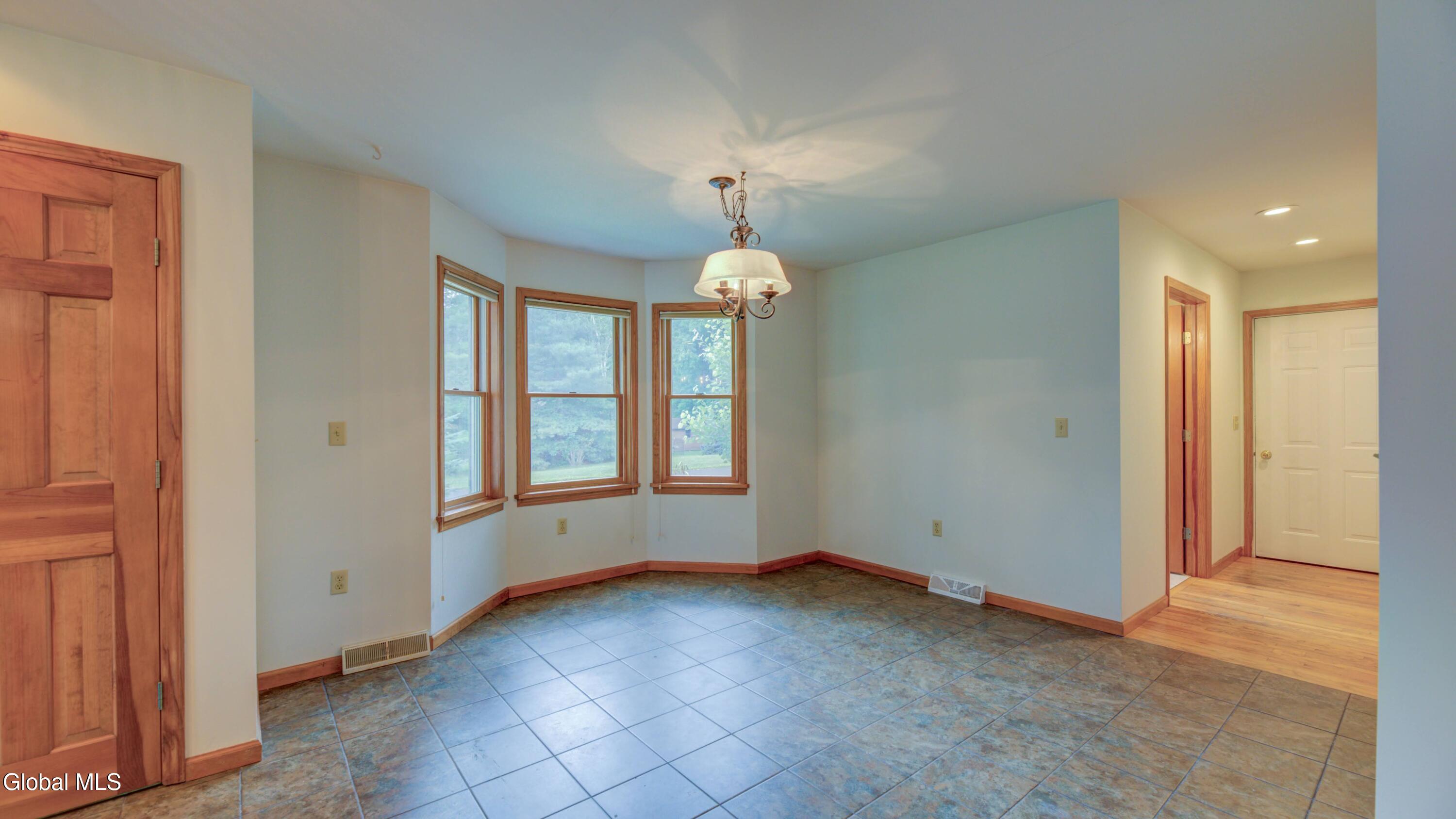 41 Carolyn Road Schodack, NY 12184 - Photo 17 of 49 41 Carolyn-58