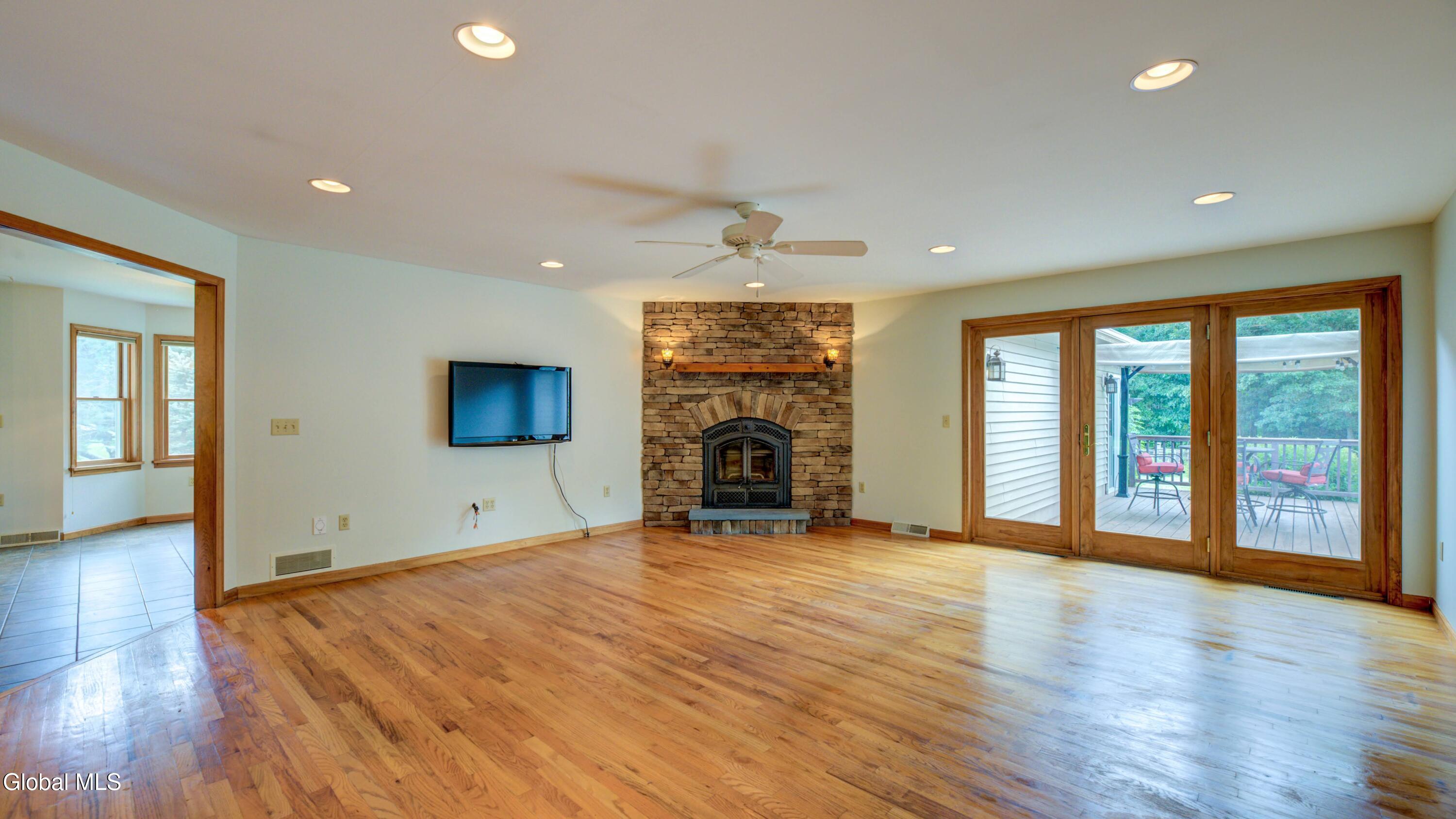 41 Carolyn Road Schodack, NY 12184 - Photo 24 of 49 41 Carolyn-66