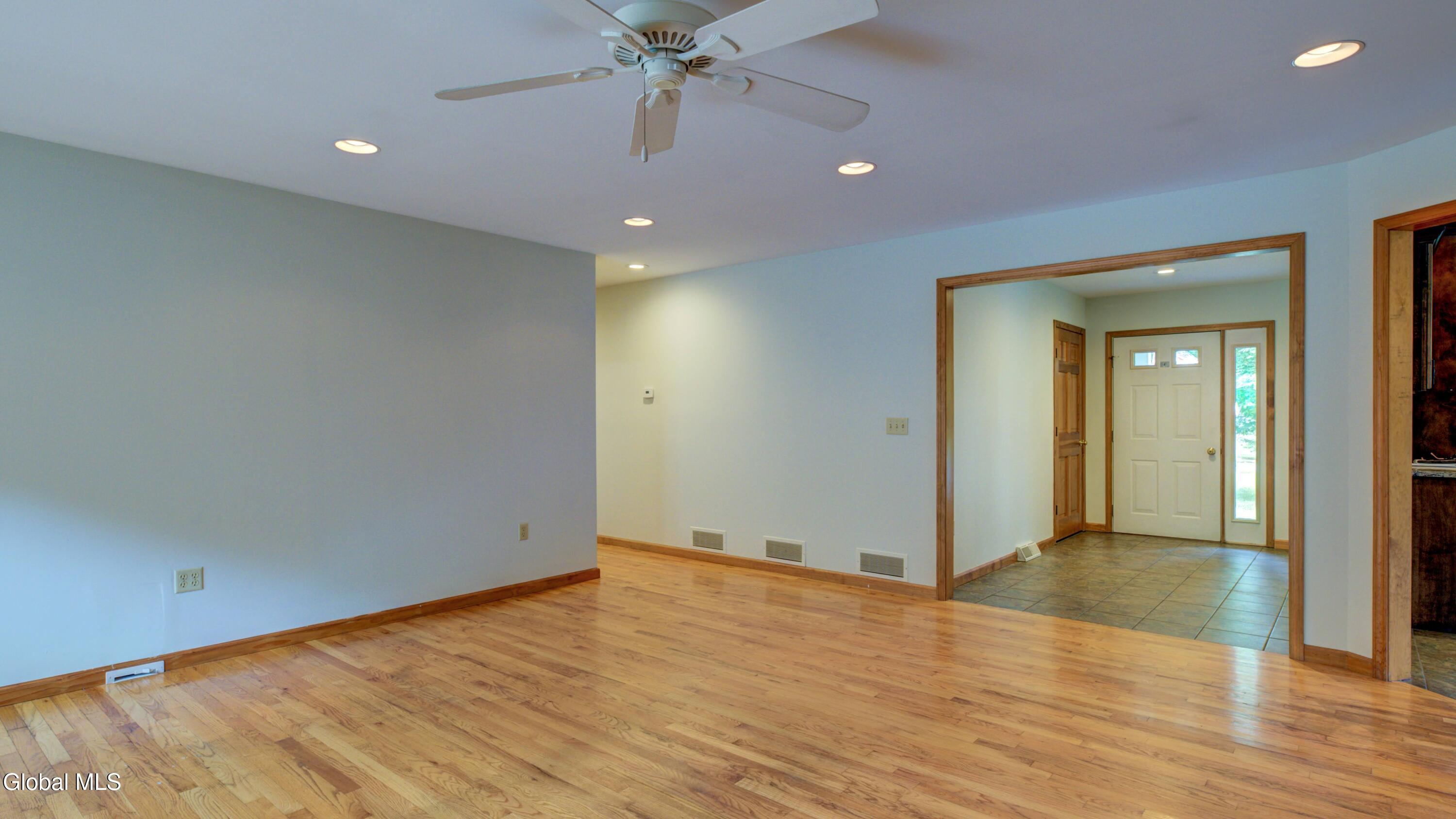 41 Carolyn Road Schodack, NY 12184 - Photo 26 of 49 41 Carolyn-69