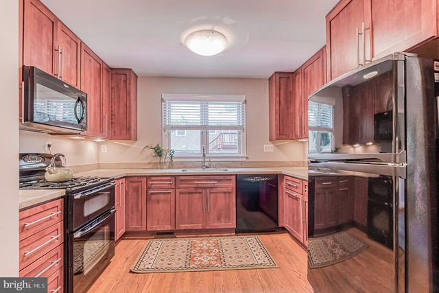 $1,052,000 | 1600 Oakcrest Drive, Alexandria, VA 22302