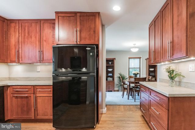 $1,052,000 | 1600 Oakcrest Drive, Alexandria, VA 22302