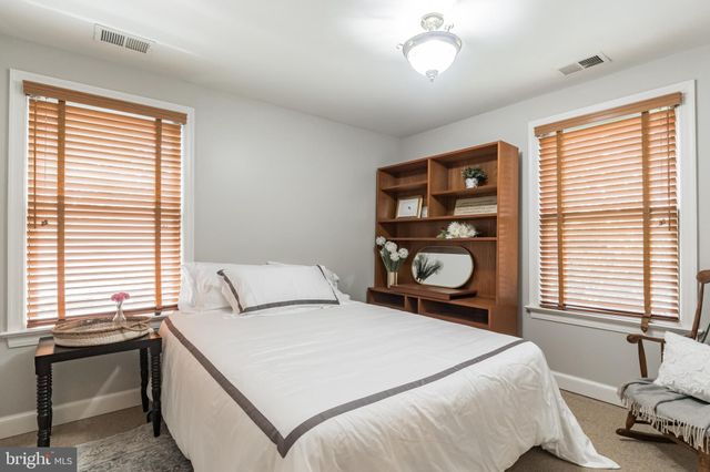 $1,052,000 | 1600 Oakcrest Drive, Alexandria, VA 22302