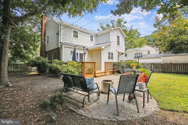 $1,052,000 | 1600 Oakcrest Drive, Alexandria, VA 22302