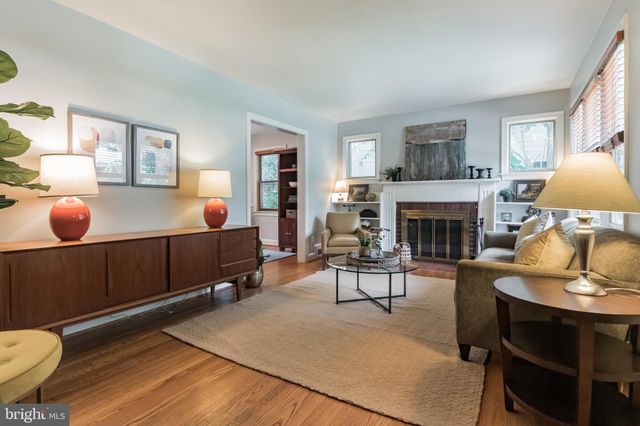 $1,052,000 | 1600 Oakcrest Drive, Alexandria, VA 22302