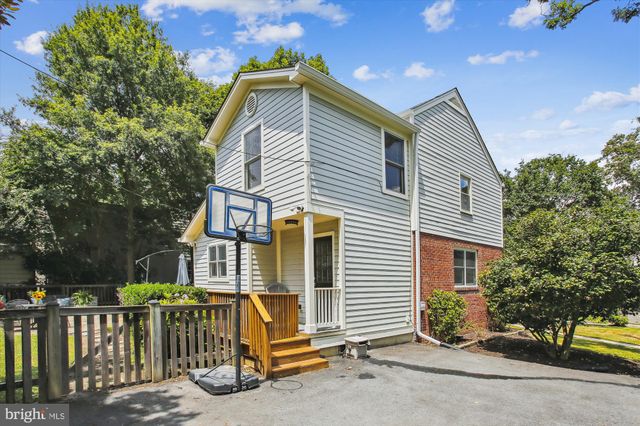 $1,052,000 | 1600 Oakcrest Drive, Alexandria, VA 22302