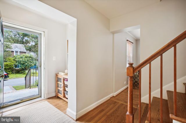 $1,052,000 | 1600 Oakcrest Drive, Alexandria, VA 22302