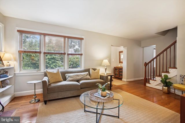 $1,052,000 | 1600 Oakcrest Drive, Alexandria, VA 22302