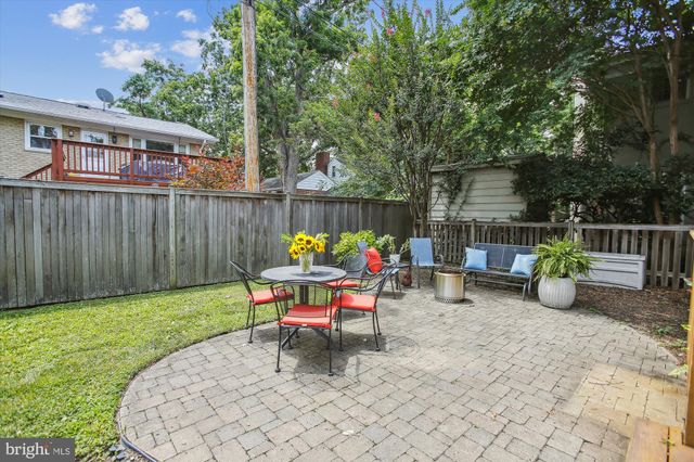 $1,052,000 | 1600 Oakcrest Drive, Alexandria, VA 22302