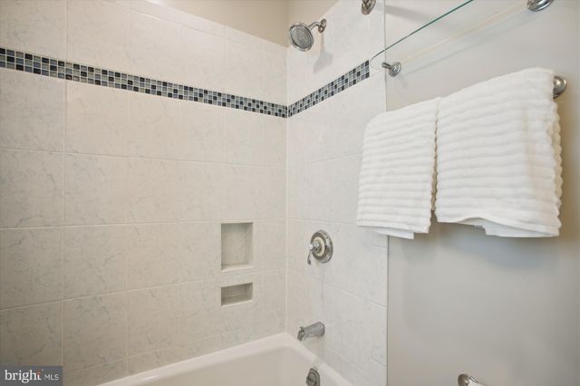 $1,052,000 | 1600 Oakcrest Drive, Alexandria, VA 22302