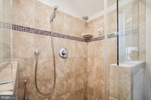 $1,052,000 | 1600 Oakcrest Drive, Alexandria, VA 22302