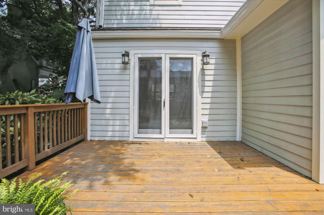 $1,052,000 | 1600 Oakcrest Drive, Alexandria, VA 22302