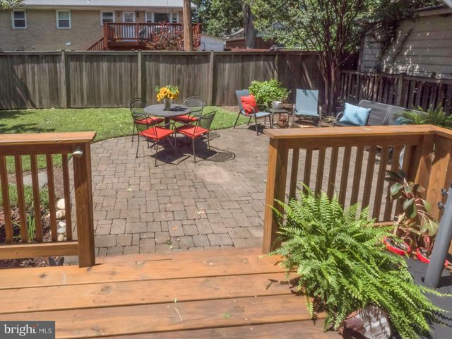 $1,052,000 | 1600 Oakcrest Drive, Alexandria, VA 22302