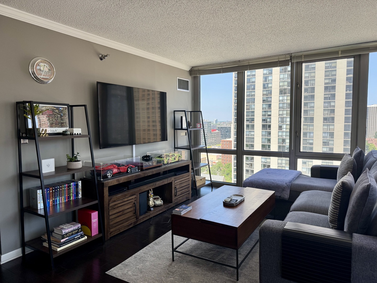111 West Maple Street, Unit 1501 Chicago, IL 60610 - Photo 3 of 17