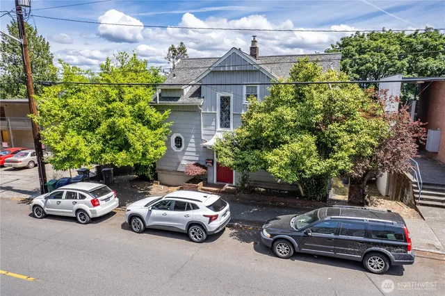 $1,250,000 | 4710 22nd Avenue Northeast, Seattle, WA 98105