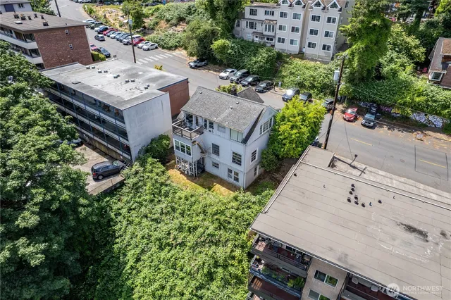 $1,250,000 | 4710 22nd Avenue Northeast, Seattle, WA 98105