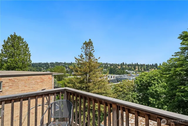 $1,250,000 | 4710 22nd Avenue Northeast, Seattle, WA 98105