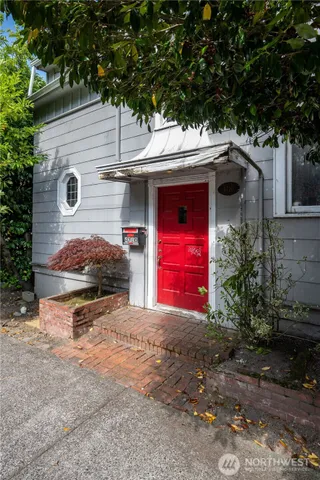 $1,250,000 | 4710 22nd Avenue Northeast, Seattle, WA 98105
