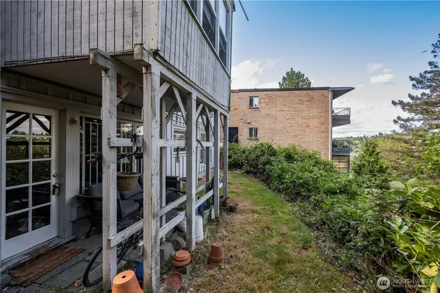 $1,250,000 | 4710 22nd Avenue Northeast, Seattle, WA 98105