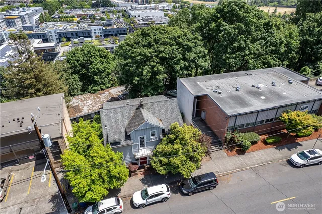 $1,250,000 | 4710 22nd Avenue Northeast, Seattle, WA 98105