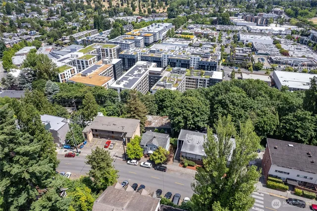 $1,250,000 | 4710 22nd Avenue Northeast, Seattle, WA 98105
