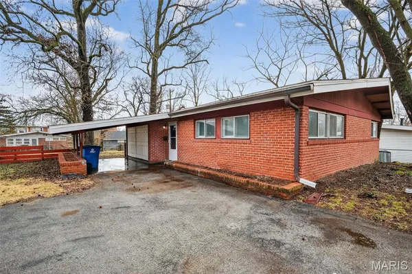 $99,900 | 8302 Woodhurst Drive, Berkeley, MO 63134
