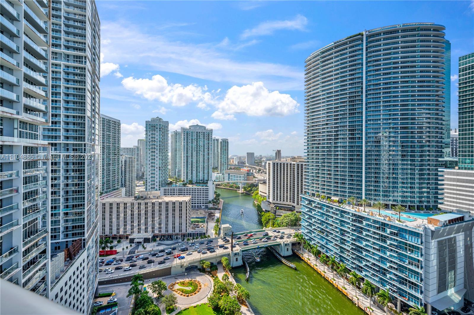 465 Brickell Avenue, Unit 2702 Miami, FL 33131 - Photo 2 of 37 a view of a balcony with city view