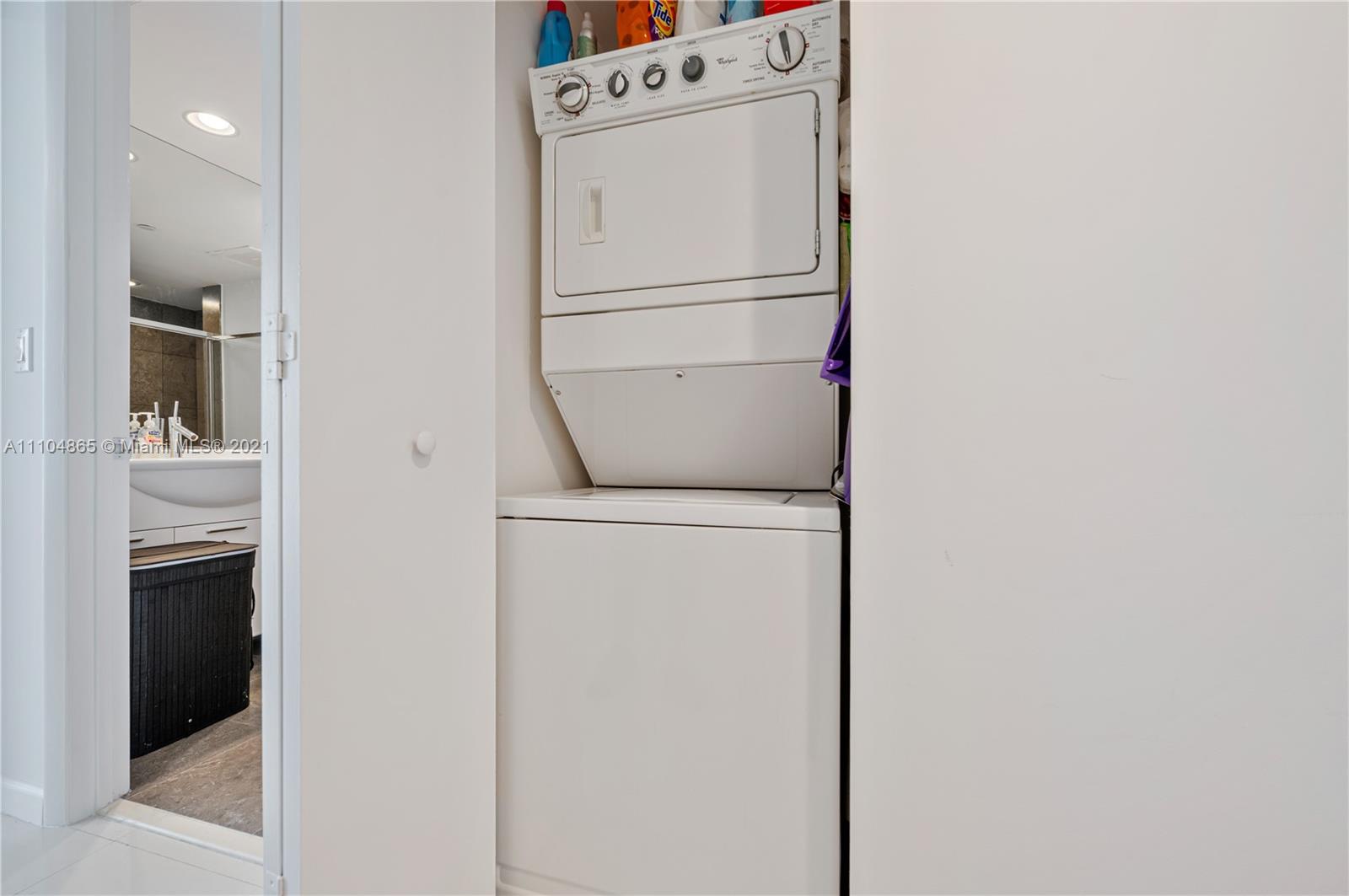 465 Brickell Avenue, Unit 2702 Miami, FL 33131 - Photo 26 of 37 a utility room with dryer and washer